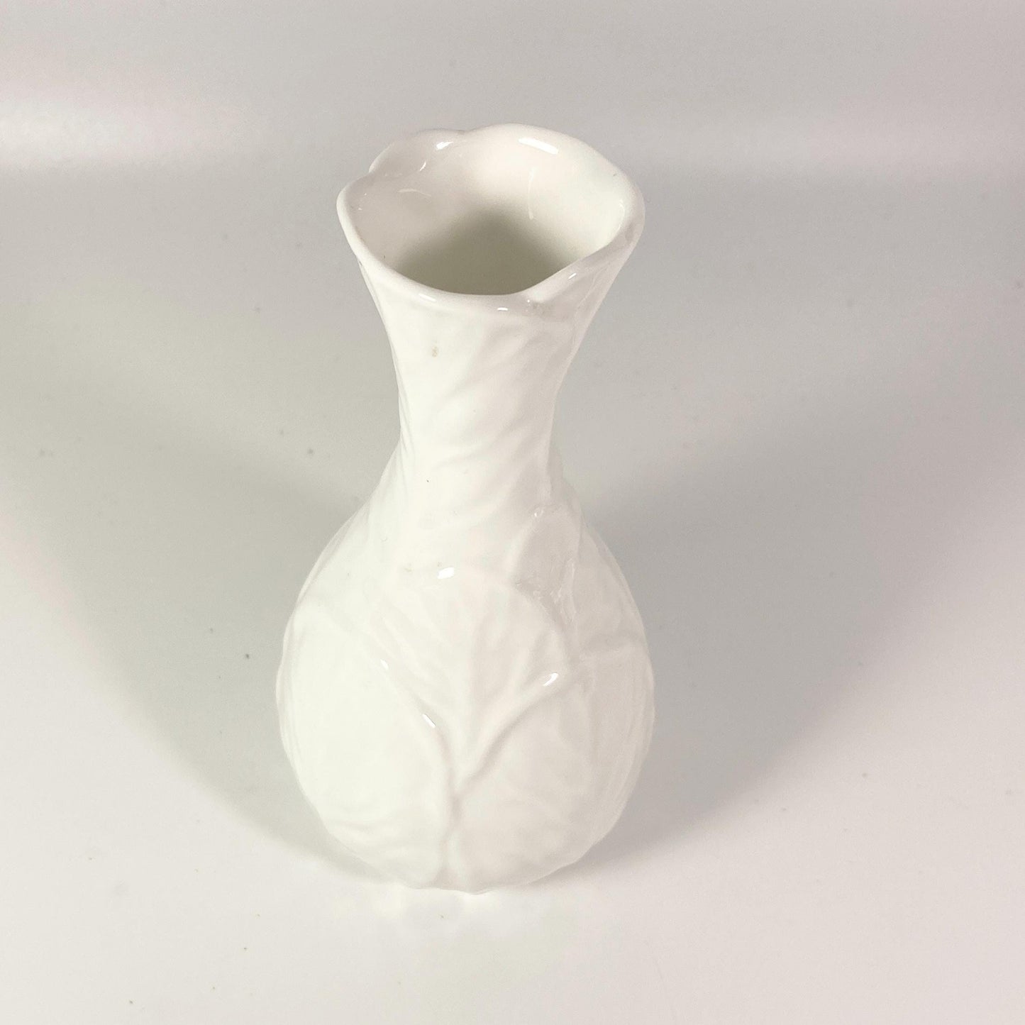 Extremely RARE -Wedgwood Countryware Bud Vase – White Cabbage Leaf –  Bone China