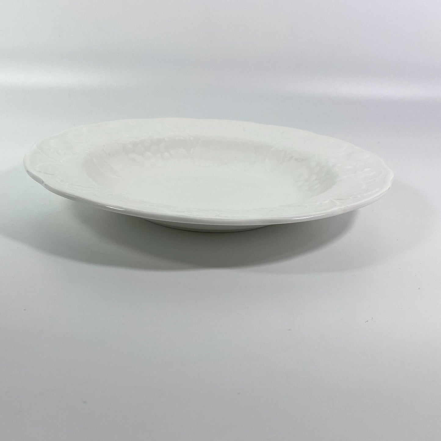 Extremely RARE !! Wedgwood Strawberry and Vine Rim Soup Bowl White 9"