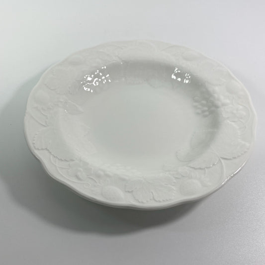 Extremely RARE !! Wedgwood Strawberry and Vine Rim Soup Bowl White 9"