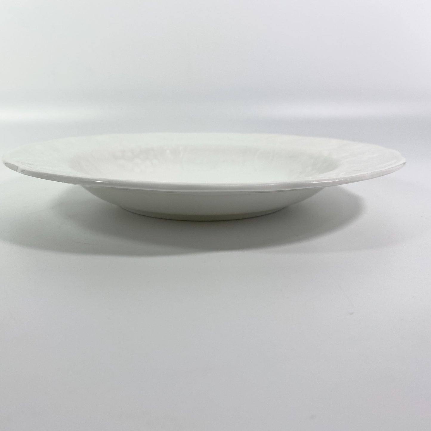 Extremely RARE !! Wedgwood Strawberry and Vine Rim Soup Bowl White 9"