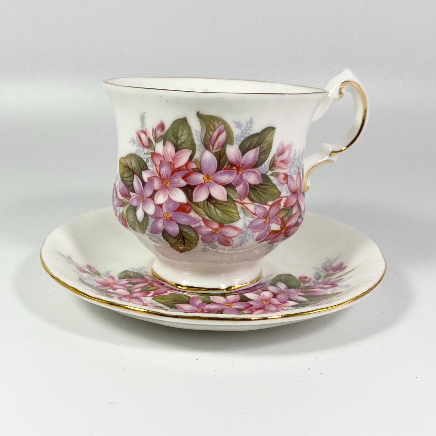 Rare !! PARAGON MAYFLOWER Tea Cup & Saucer Bone China made in England
