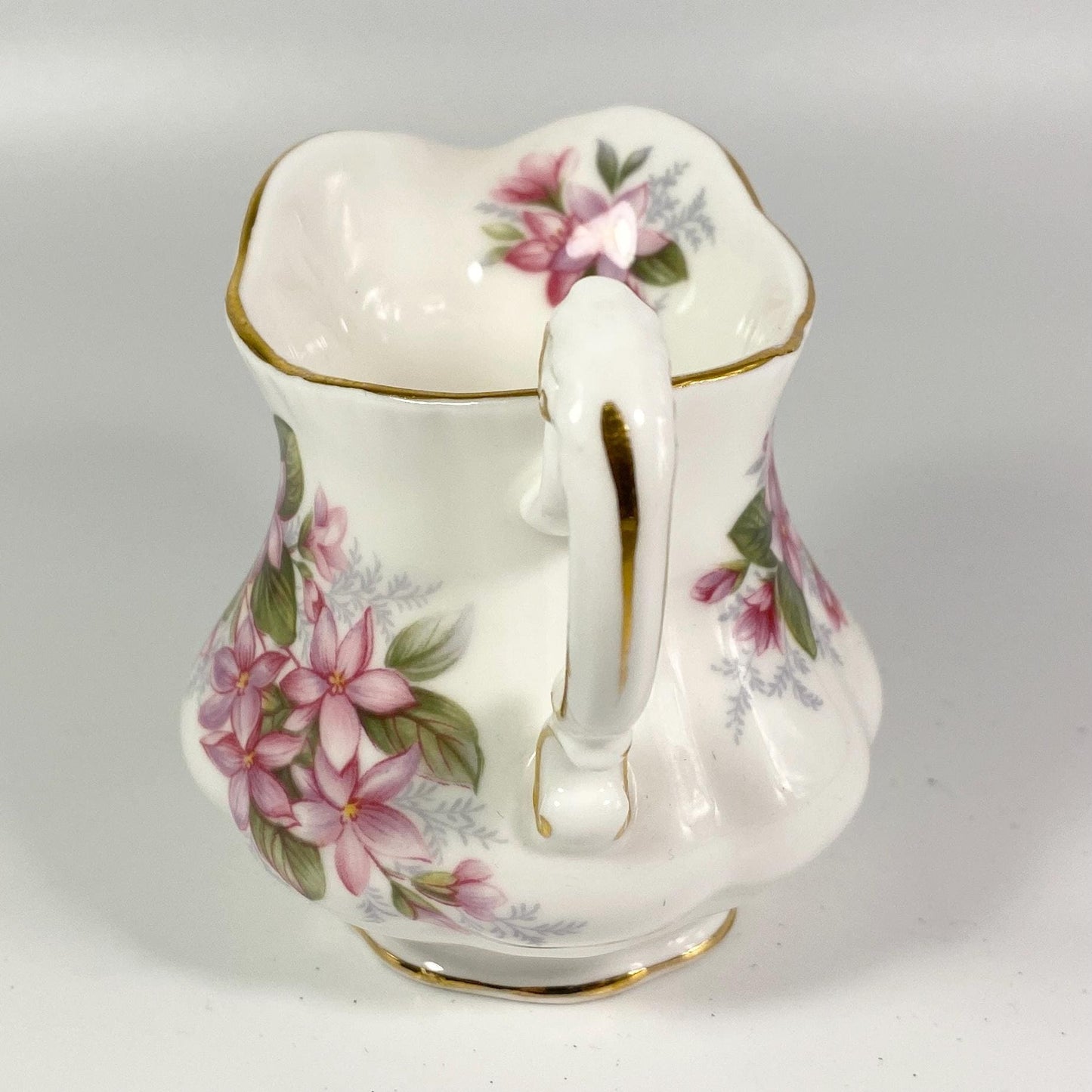PARAGON MAYFLOWER  Creamer & Sugar bowl Bone China made England