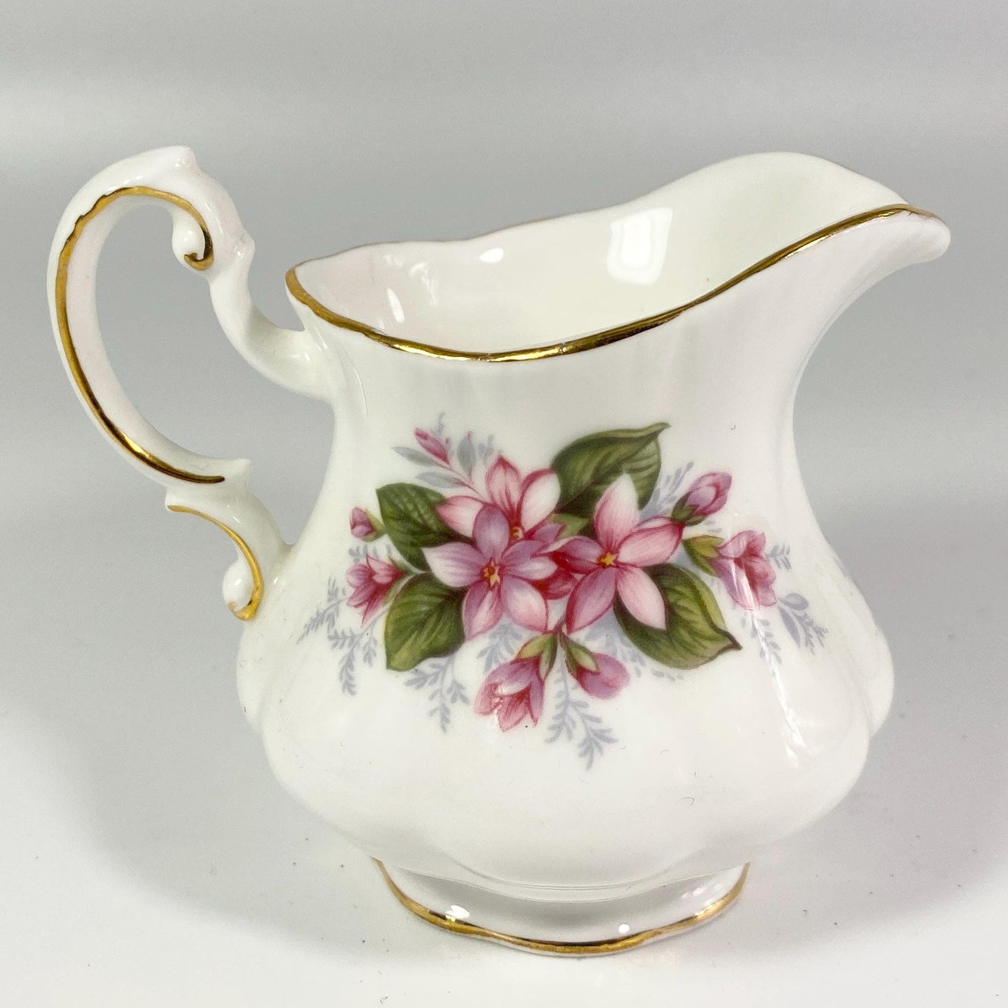 PARAGON MAYFLOWER  Creamer & Sugar bowl Bone China made England