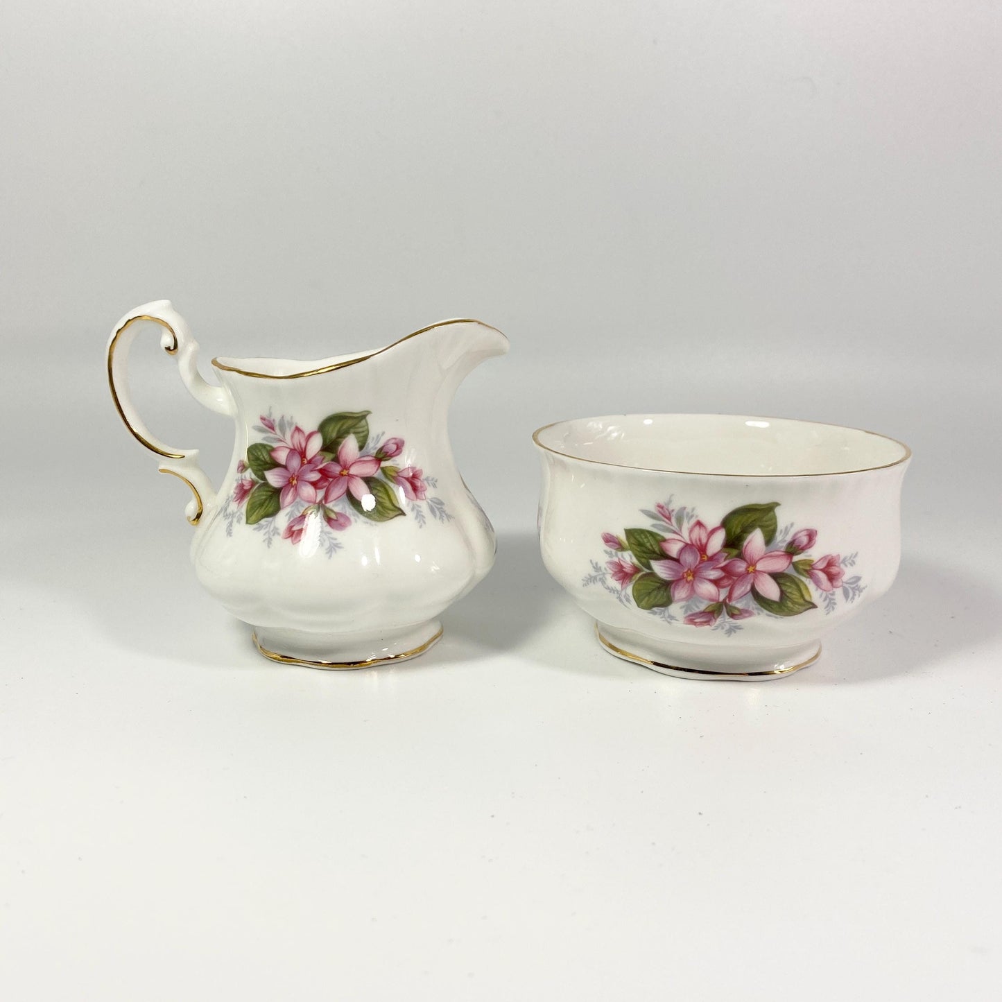 PARAGON MAYFLOWER  Creamer & Sugar bowl Bone China made England