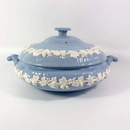1950s RARE Wedgwood blue Etruria Barlaston blue Queensware tureen shell edge
