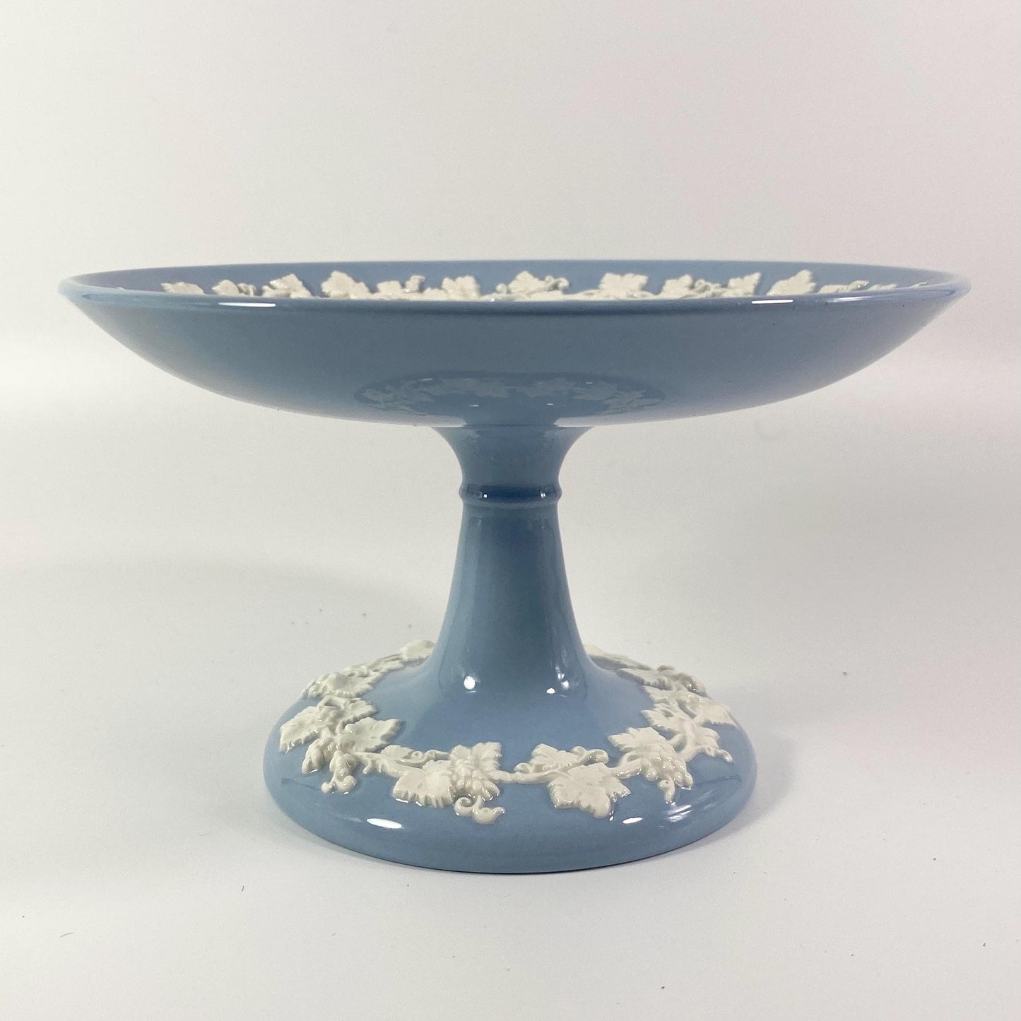 Wedgwood Queensware  Cake Plate, Dessert stand Cream on Lavender