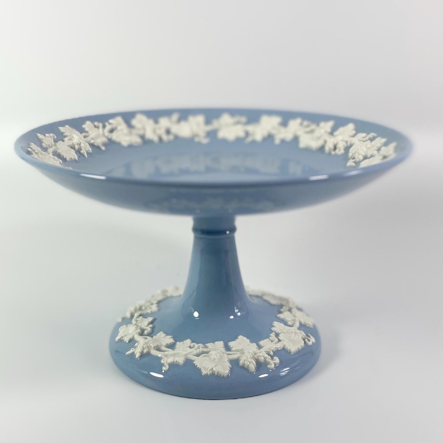 Wedgwood Queensware  Cake Plate, Dessert stand Cream on Lavender