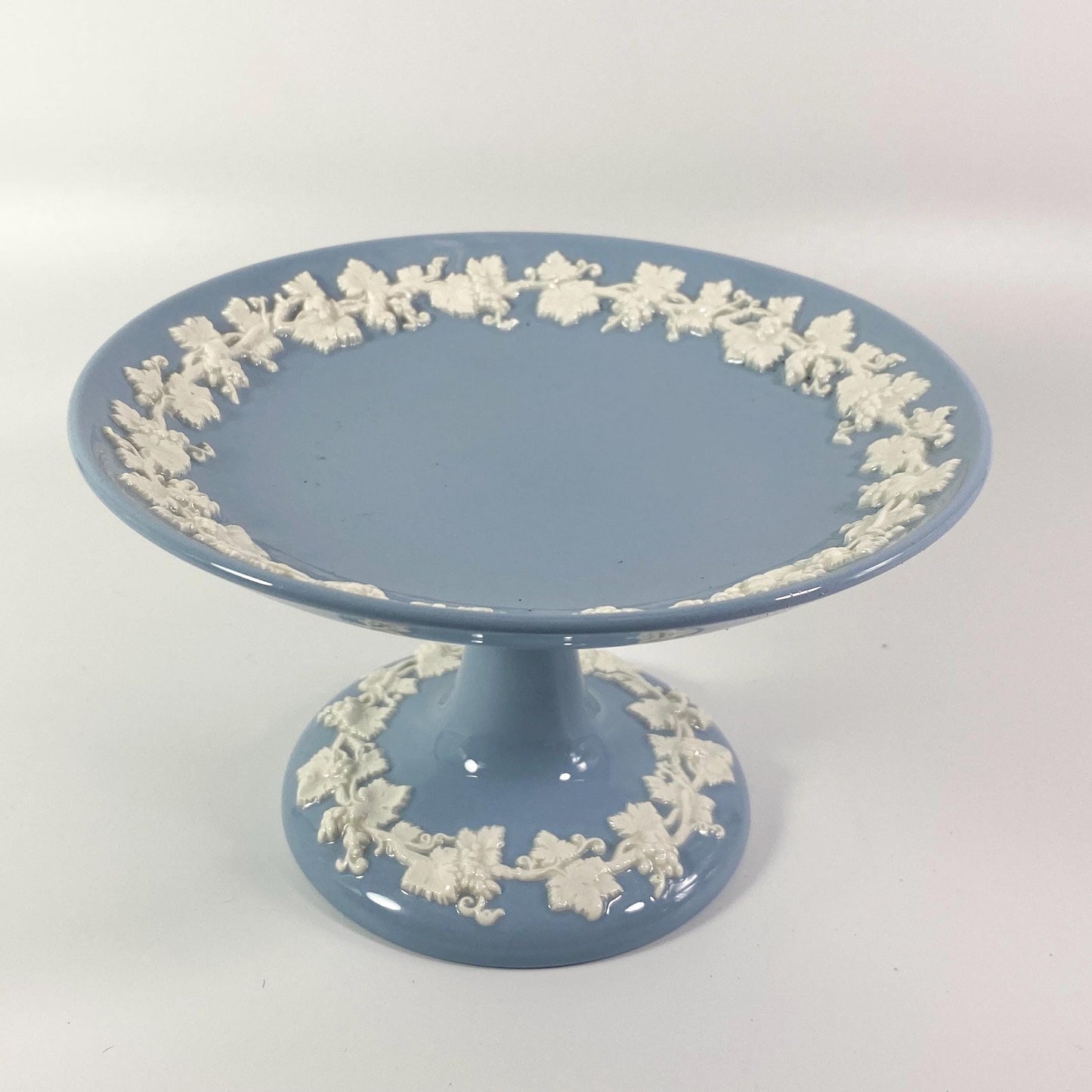 Wedgwood Queensware  Cake Plate, Dessert stand Cream on Lavender
