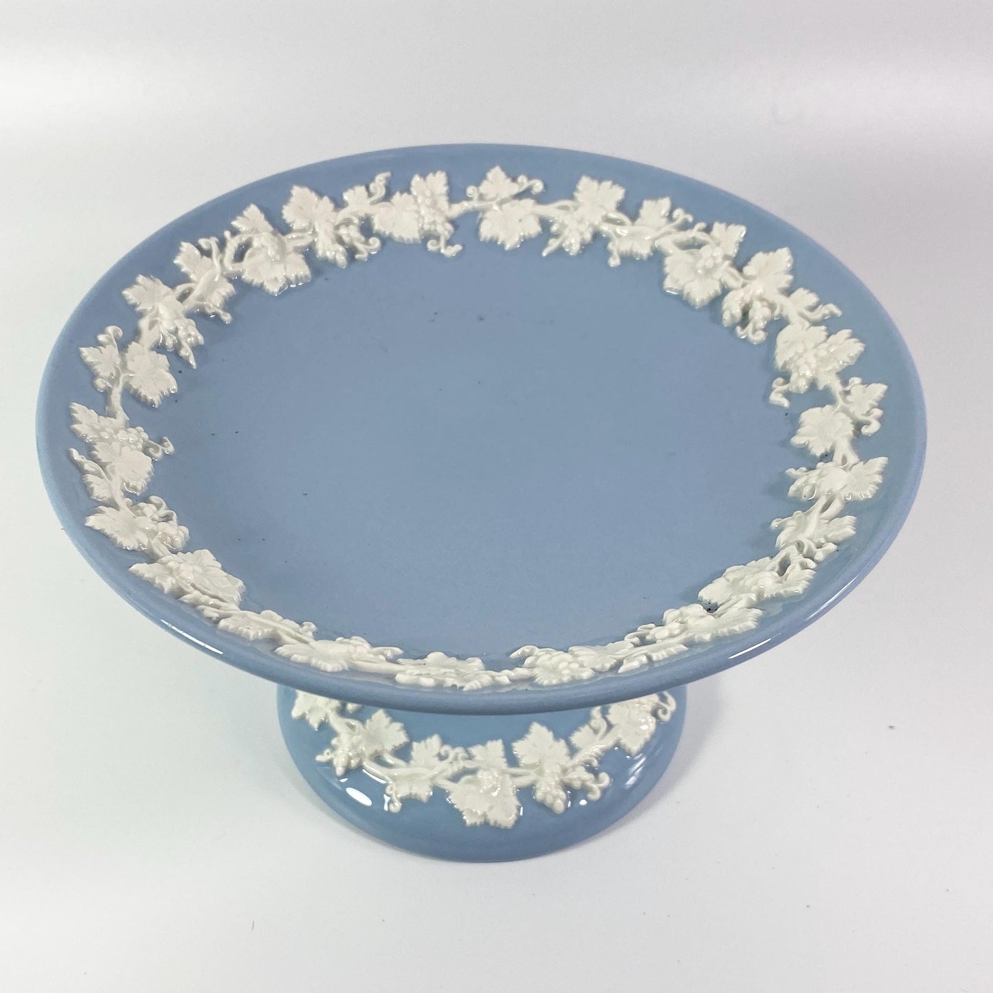 Wedgwood Queensware  Cake Plate, Dessert stand Cream on Lavender