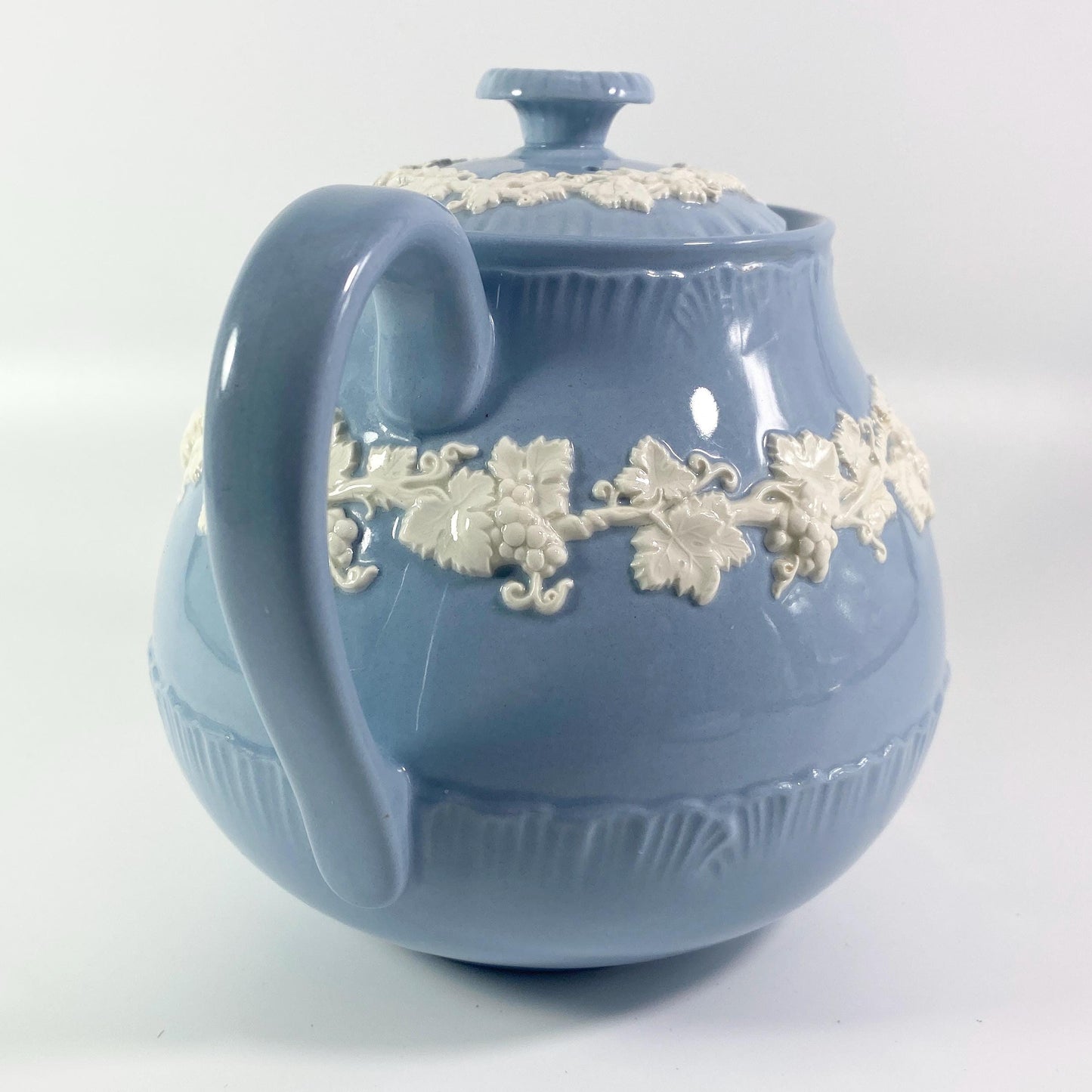 WEDGWOOD Cream on Lavender TEAPOT & LID Shell Edge Tea Pot Queensware