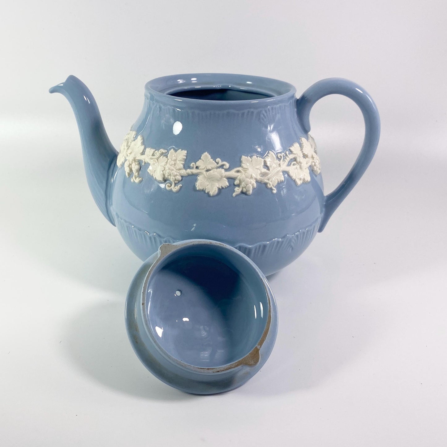 WEDGWOOD Cream on Lavender TEAPOT & LID Shell Edge Tea Pot Queensware