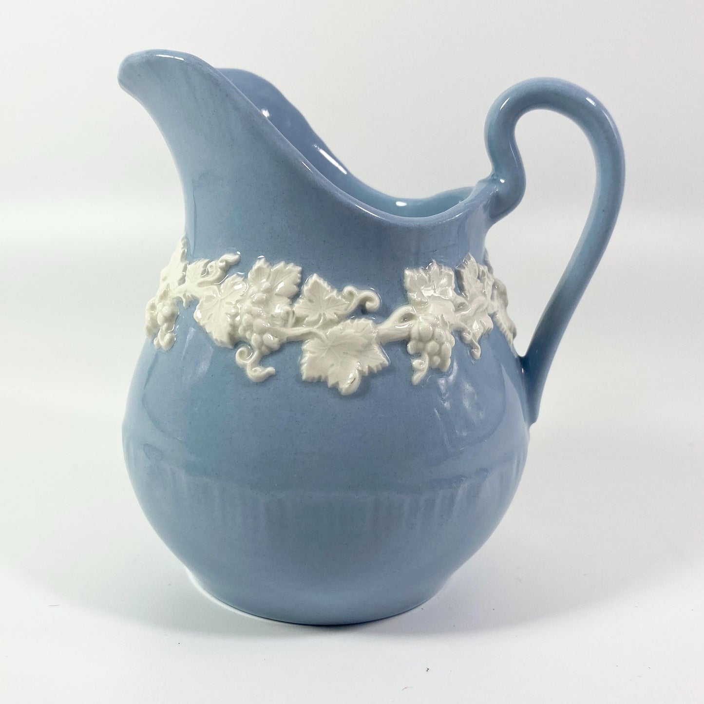 1950s Wedgwood Queens ware Cream On Lavender Creamer Shell Pattern