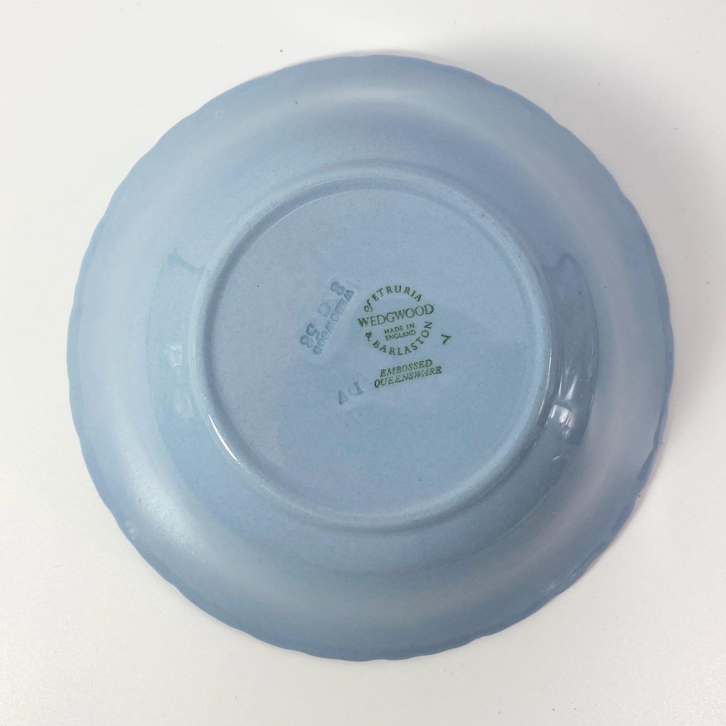 1950s wedgwood Queensware Blue shell edge round 6" inch bowl