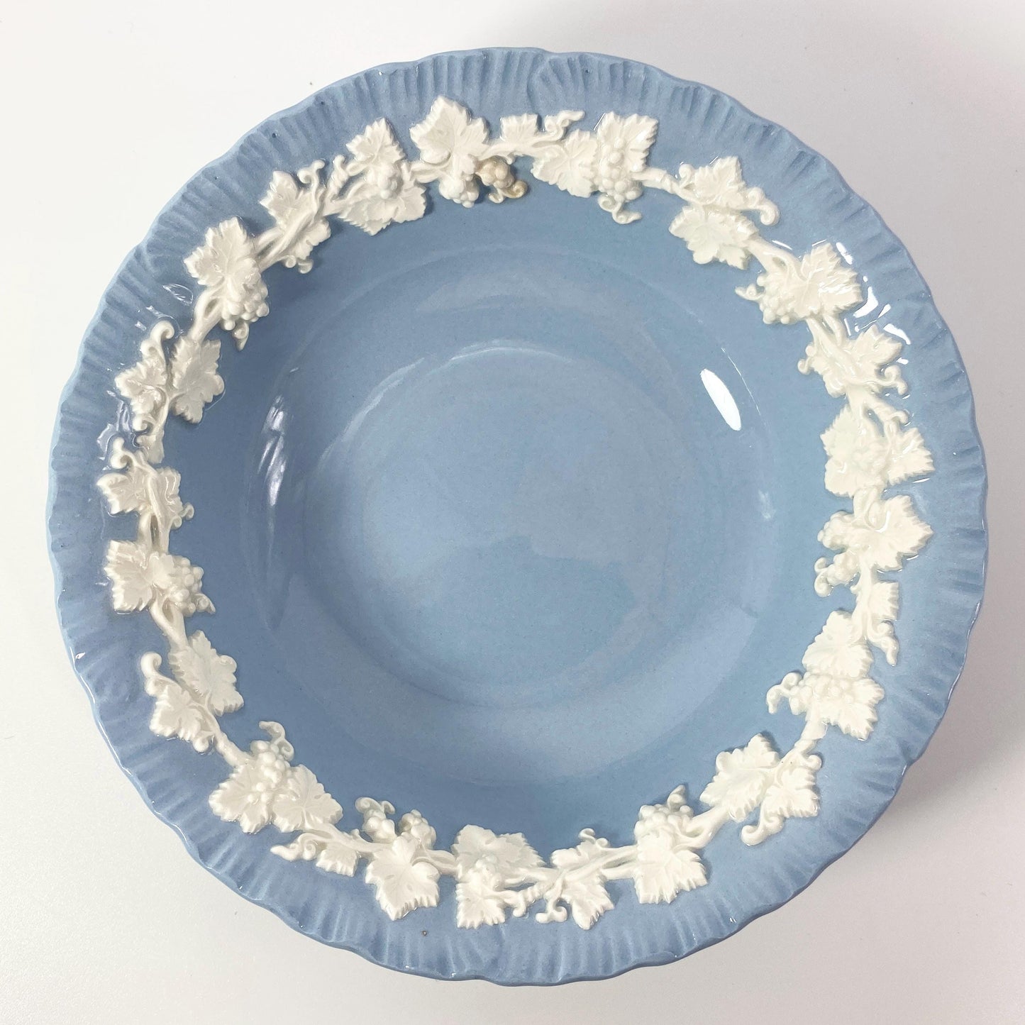 1950s wedgwood Queensware Blue shell edge round 6" inch bowl