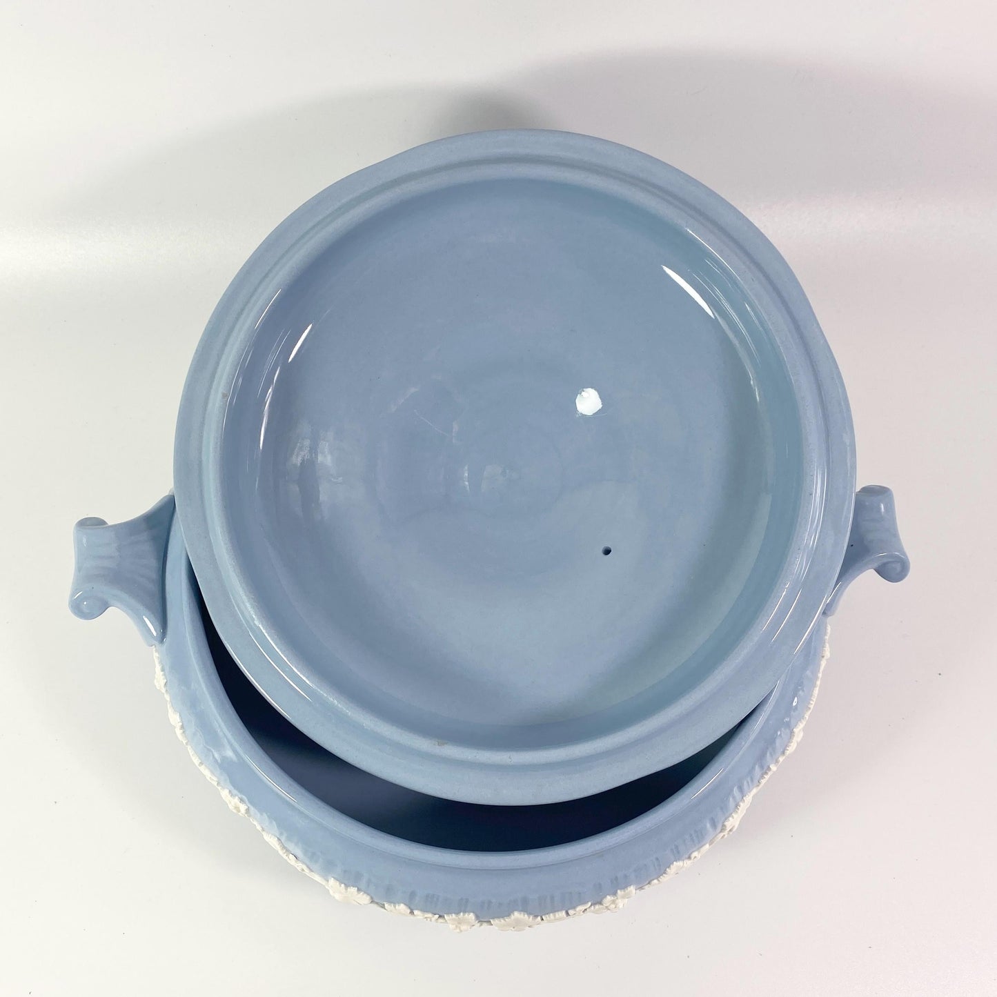 1950s RARE Wedgwood blue Etruria Barlaston blue Queensware tureen shell edge