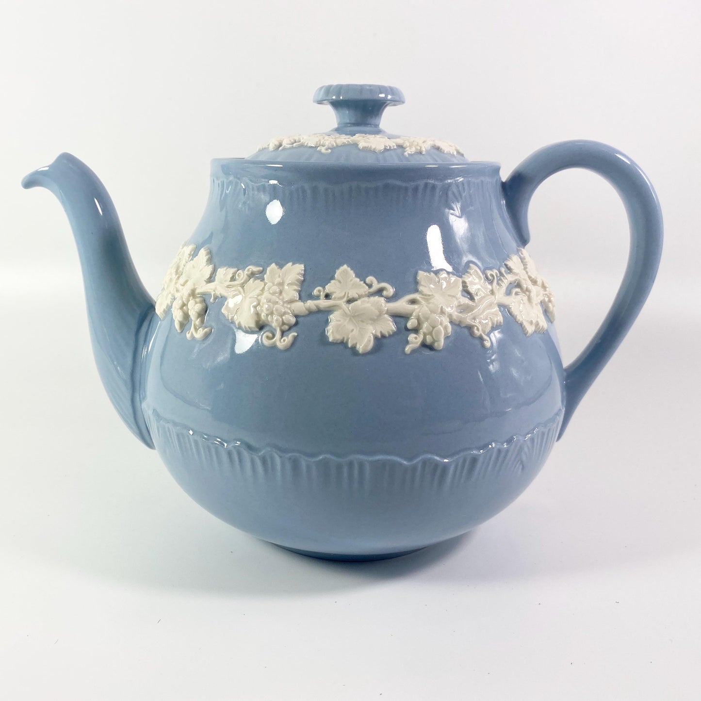 WEDGWOOD Cream on Lavender TEAPOT & LID Shell Edge Tea Pot Queensware