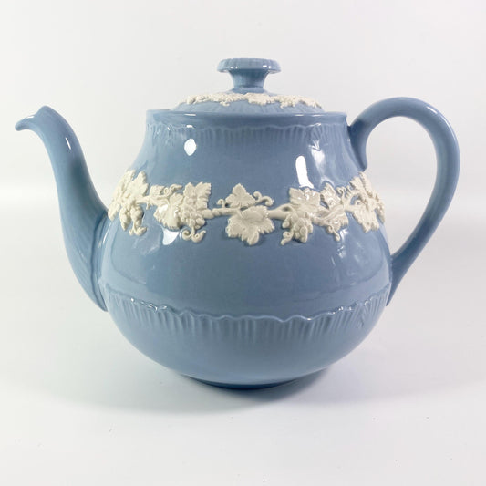 WEDGWOOD Cream on Lavender TEAPOT & LID Shell Edge Tea Pot Queensware