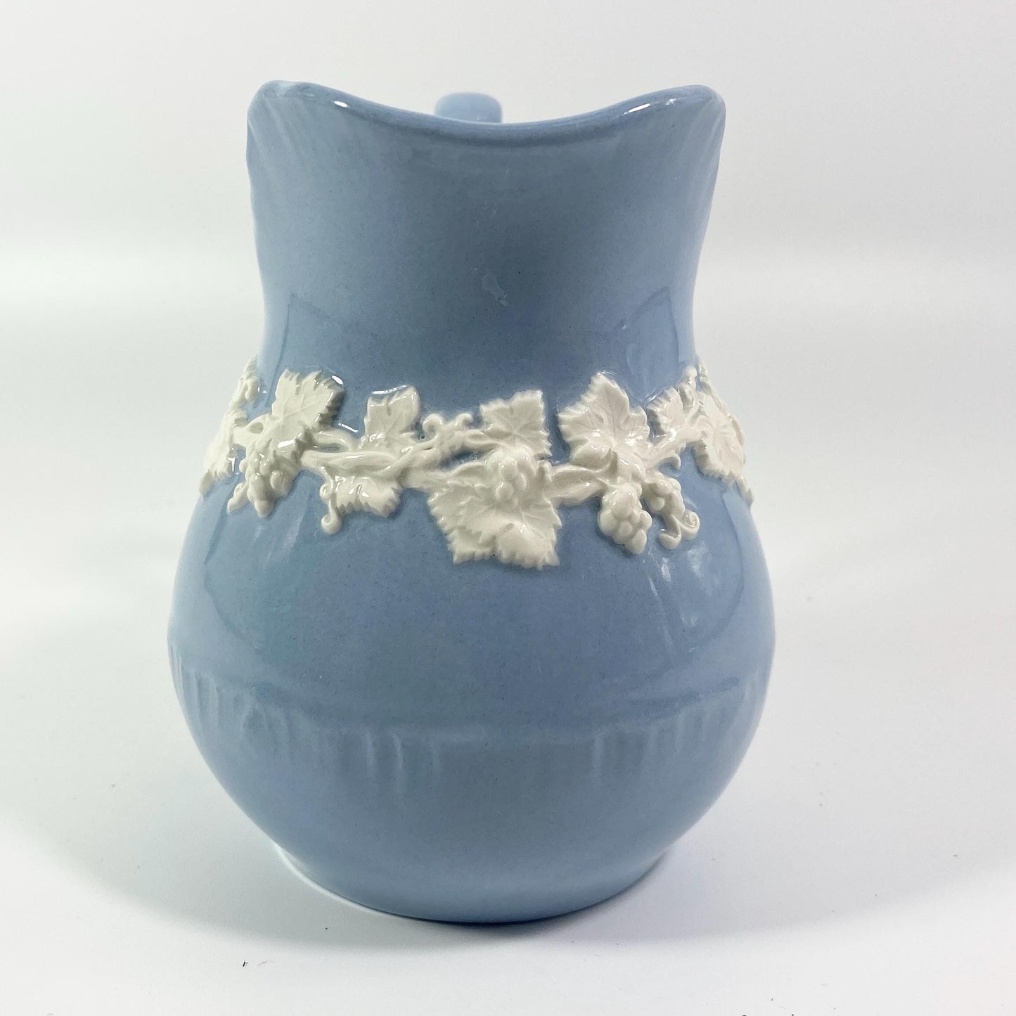 1950s Wedgwood Queens ware Cream On Lavender Creamer Shell Pattern