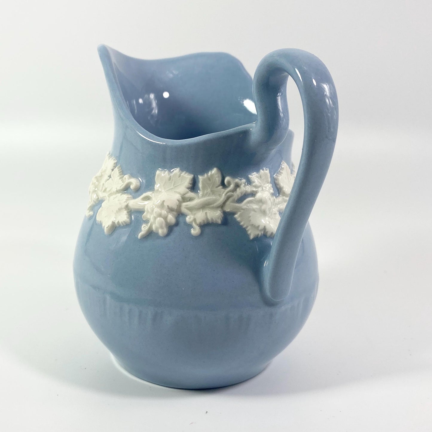 1950s Wedgwood Queens ware Cream On Lavender Creamer Shell Pattern