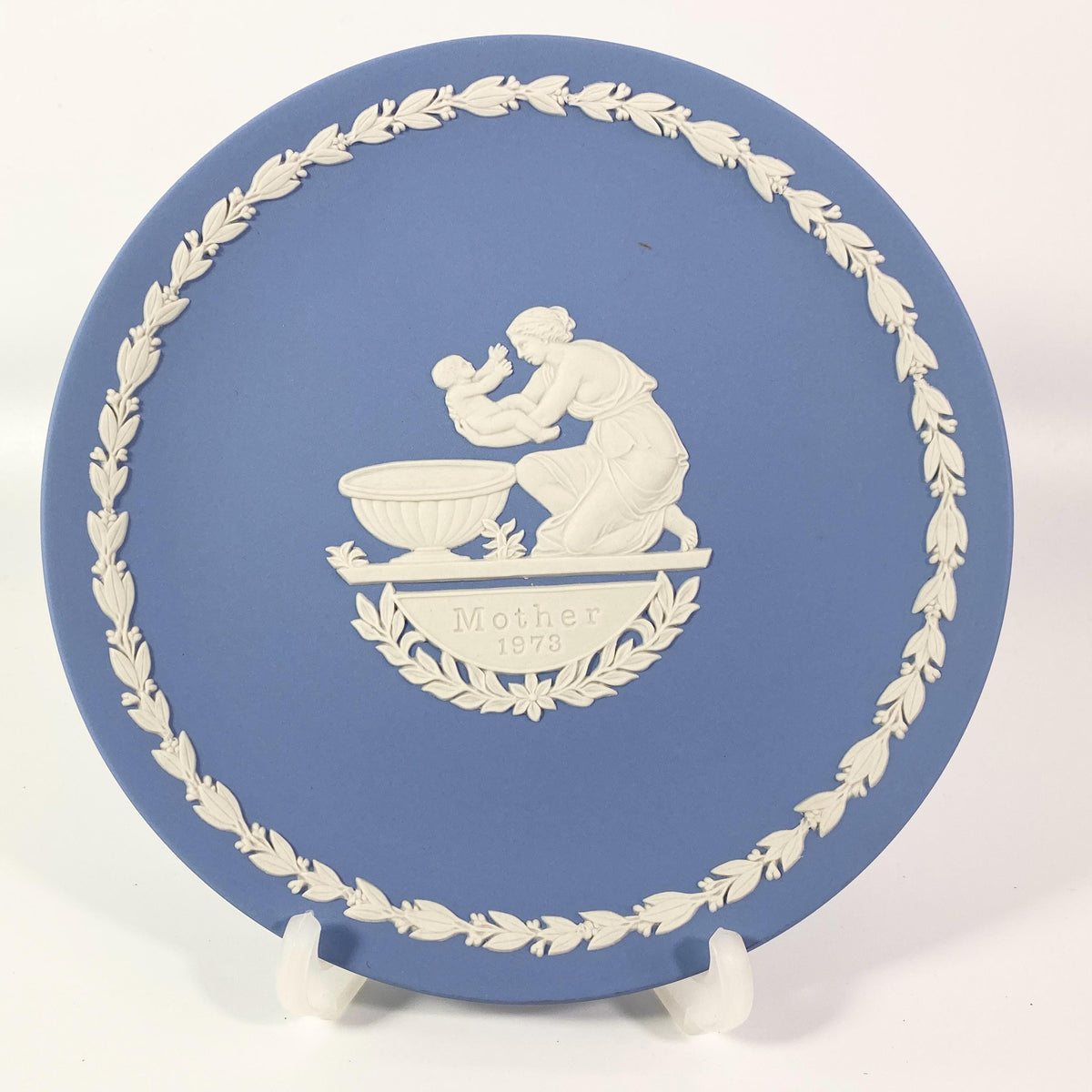 Wedgwood Mothers Day plate 1974 Mother baby child pale blue and white