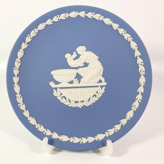 Wedgwood Mothers Day plate 1974 Mother baby child pale blue and white