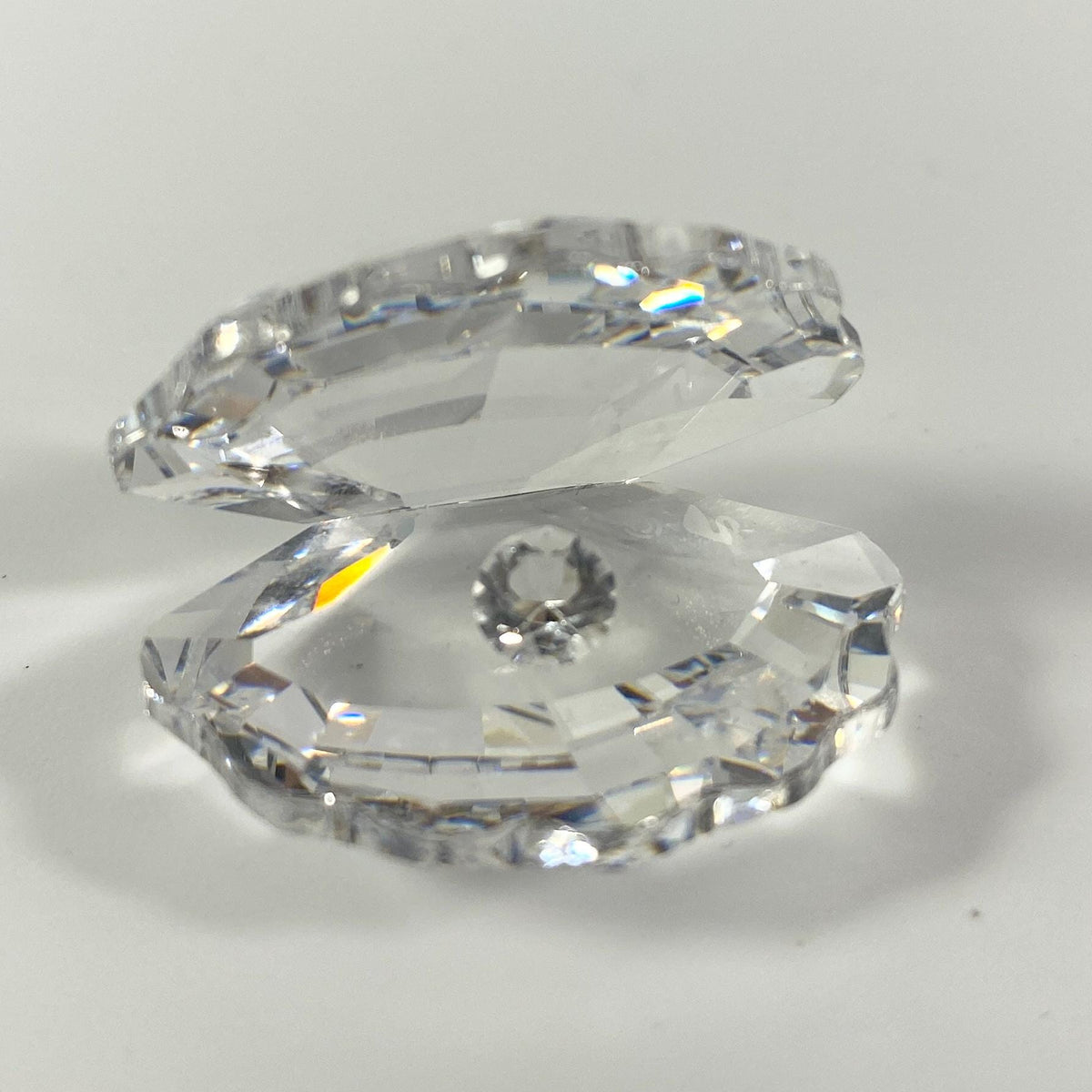 Swarovski Crystal Clam Shell with Diamond Pearl Figurine