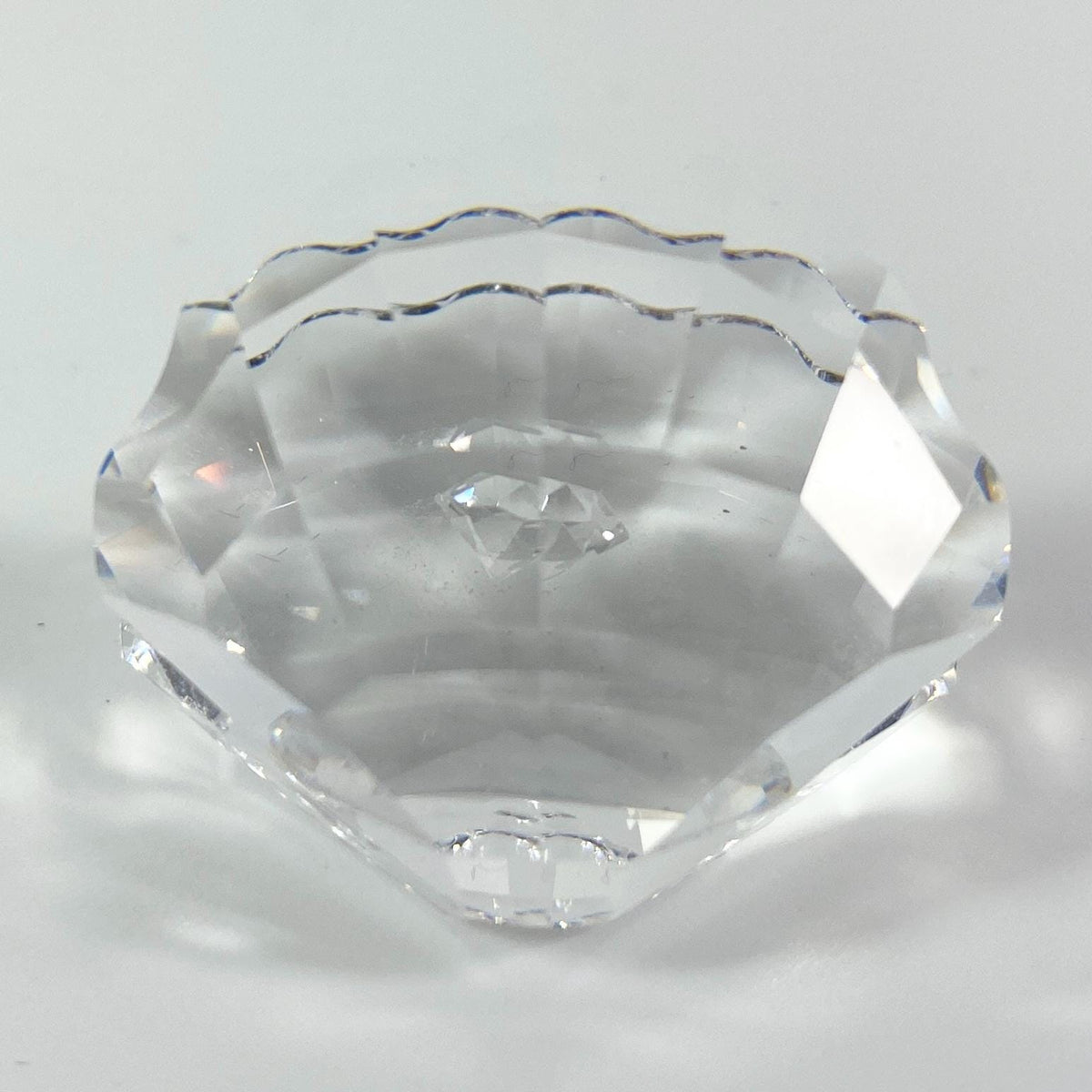 Swarovski Crystal Clam Shell with Diamond Pearl Figurine