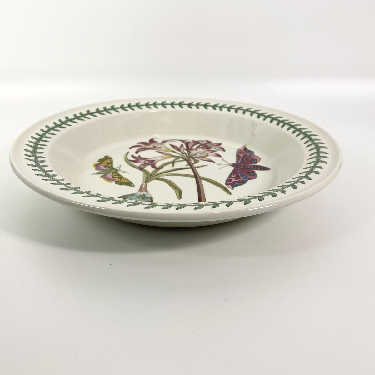 Portmeirion Botanic Garden 10.5" rimmed Dinner Plate AMARYLLIS REGINAE  Lily