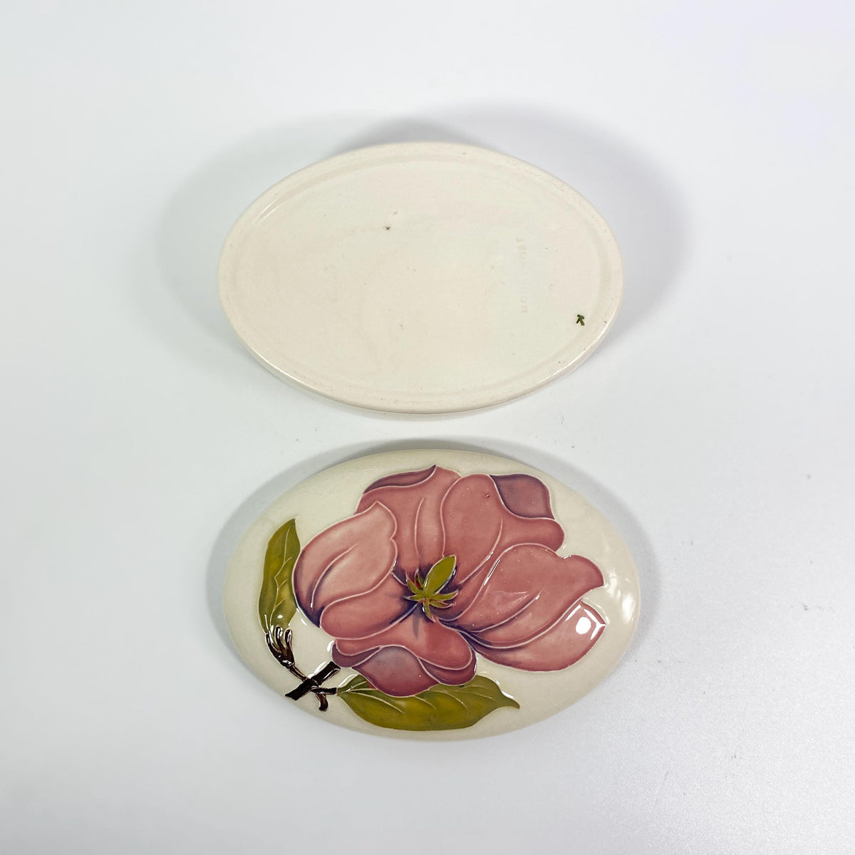 Moorcroft Pottery Magnolia Covered Dish Trinket Box England-Extremely Rare !!