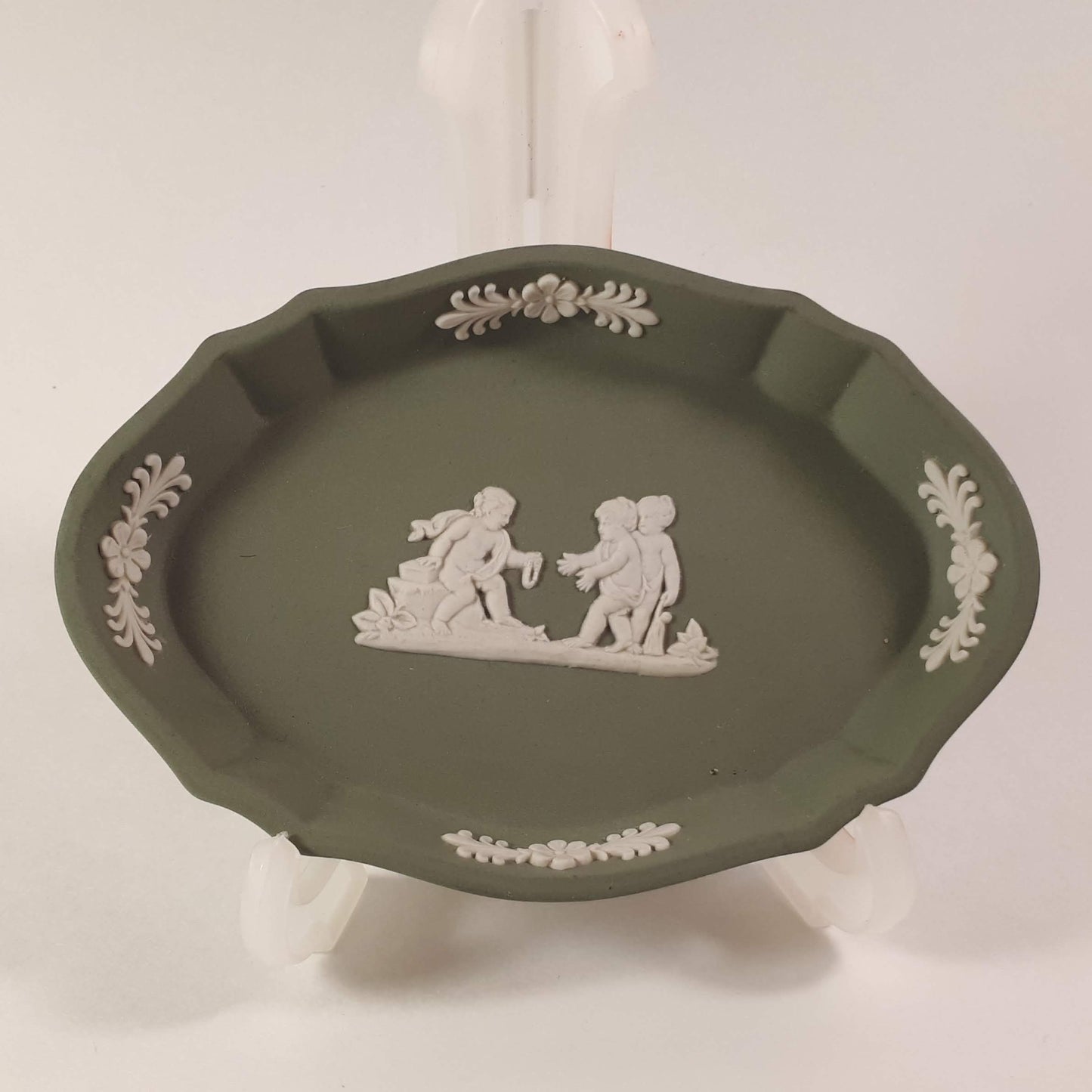 Vintage! Wedgwood Jasperware Sage Green Trinket Pin Dish with three cherubs, dog