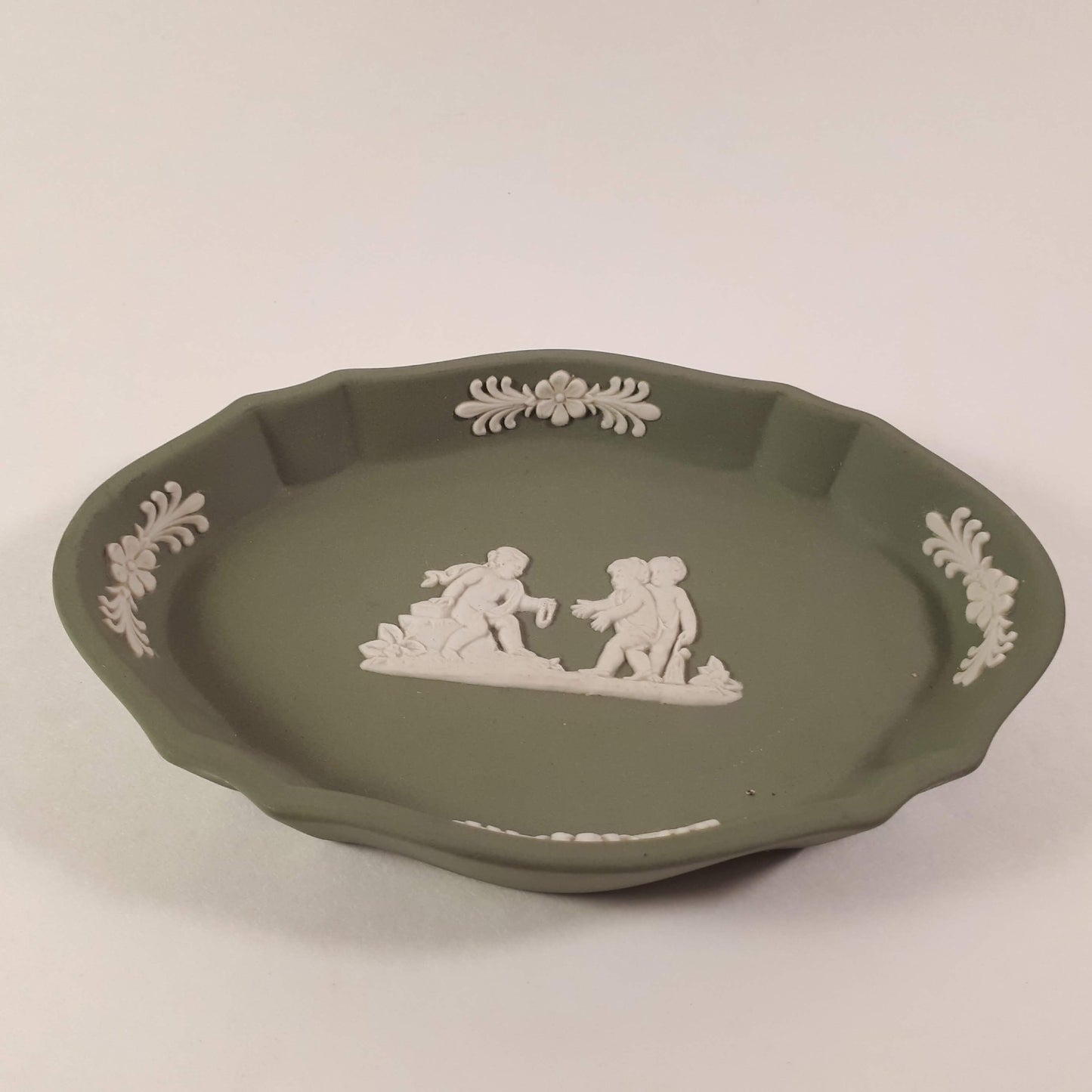 Vintage! Wedgwood Jasperware Sage Green Trinket Pin Dish with three cherubs, dog