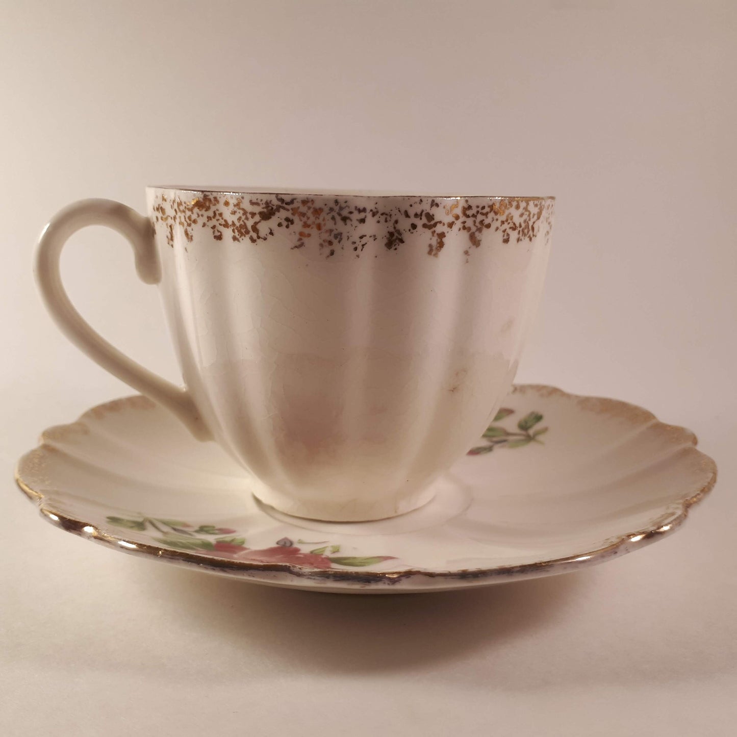 Stunning Red roses fine bone china cup and saucer Japan.