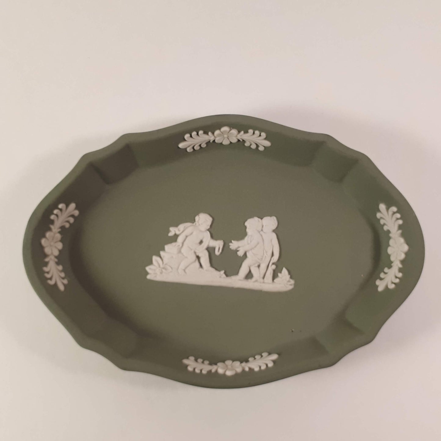 Vintage! Wedgwood Jasperware Sage Green Trinket Pin Dish with three cherubs, dog