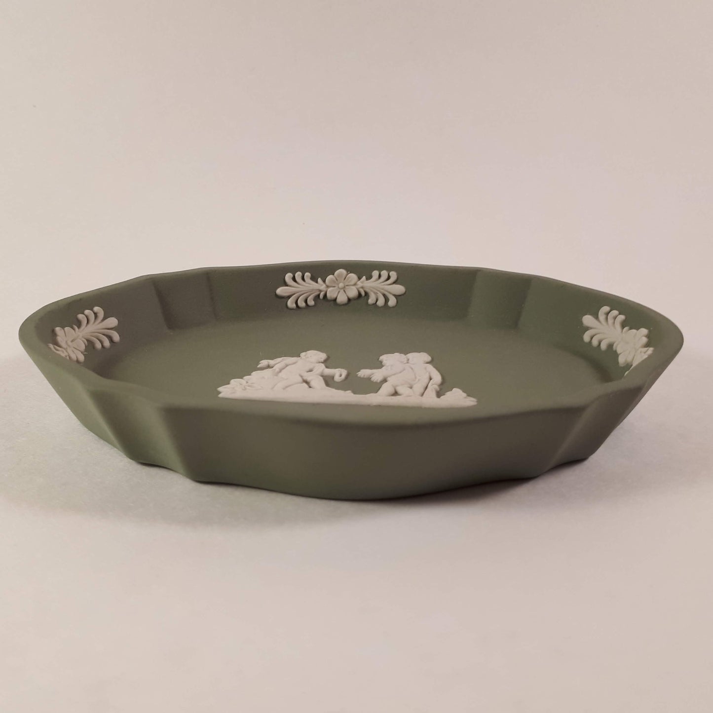 Vintage! Wedgwood Jasperware Sage Green Trinket Pin Dish with three cherubs, dog