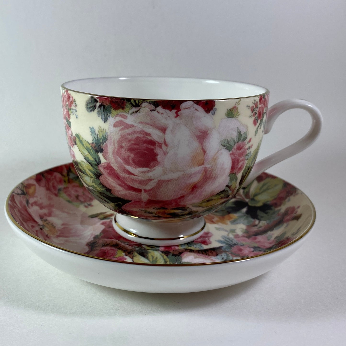 RARE !! Maxwell & Williams Rambling Rose  Teacup and saucer set