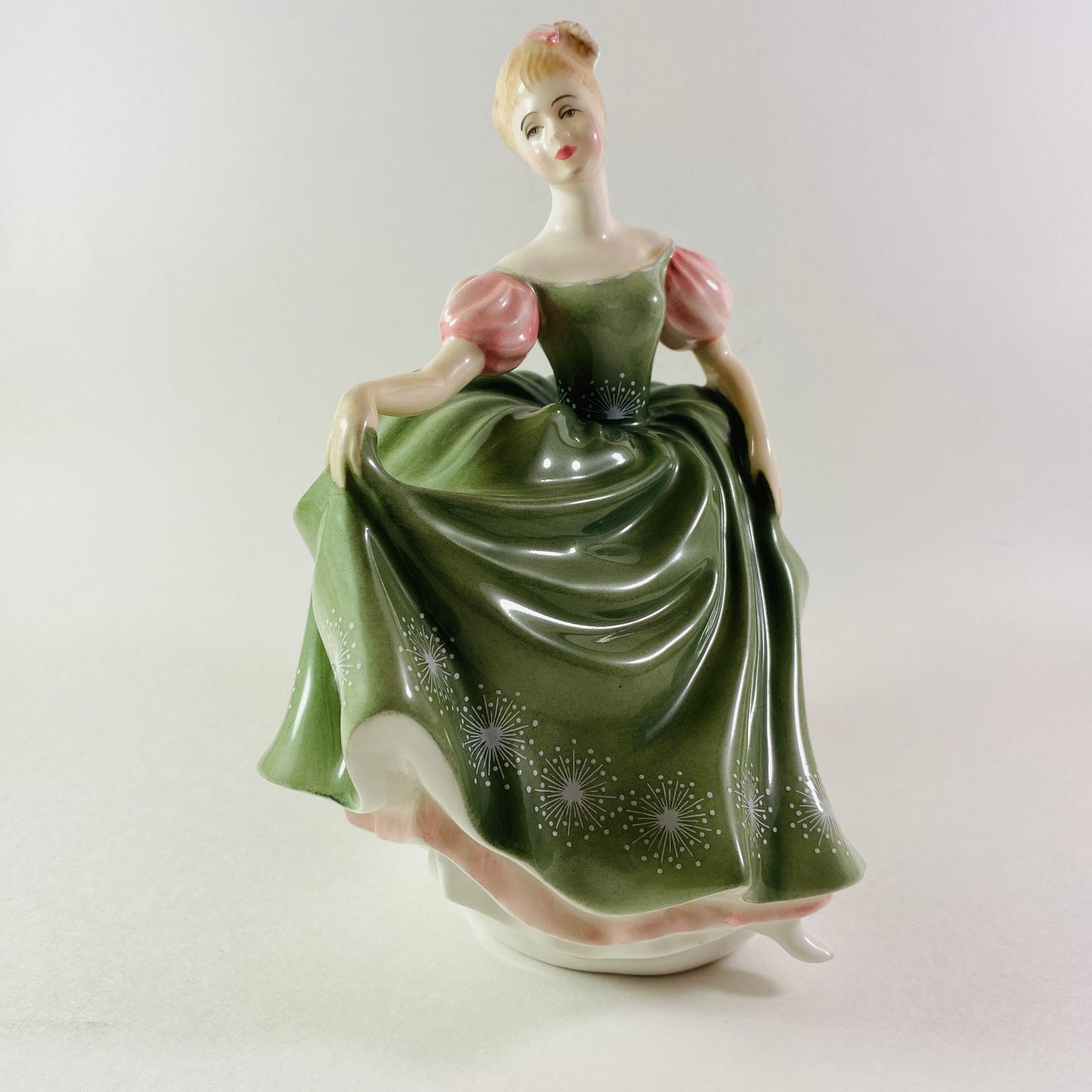 Vintage RARE !! Royal Doulton Gorgeous 7" inches Michele HN2234