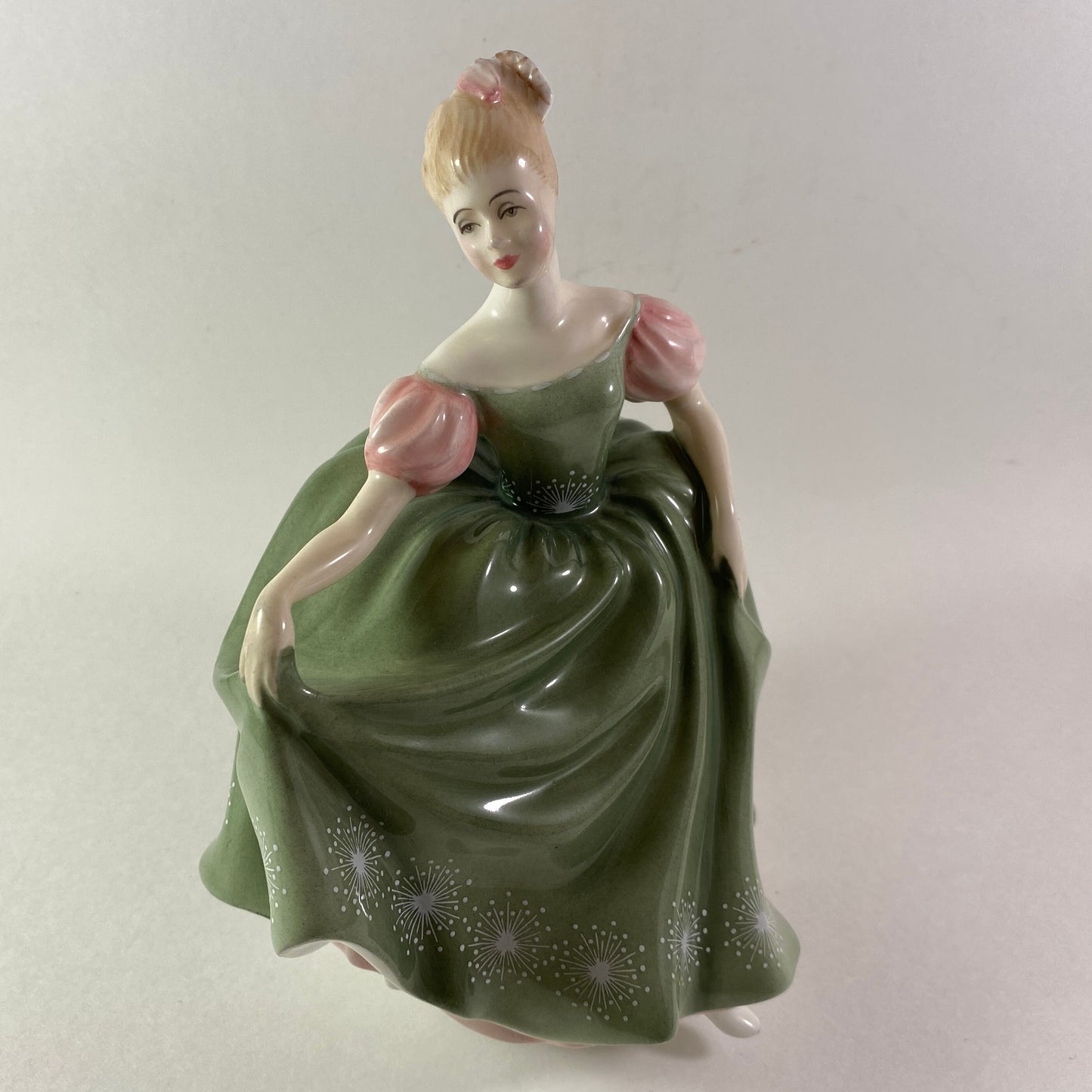 Vintage RARE !! Royal Doulton Gorgeous 7" inches Michele HN2234