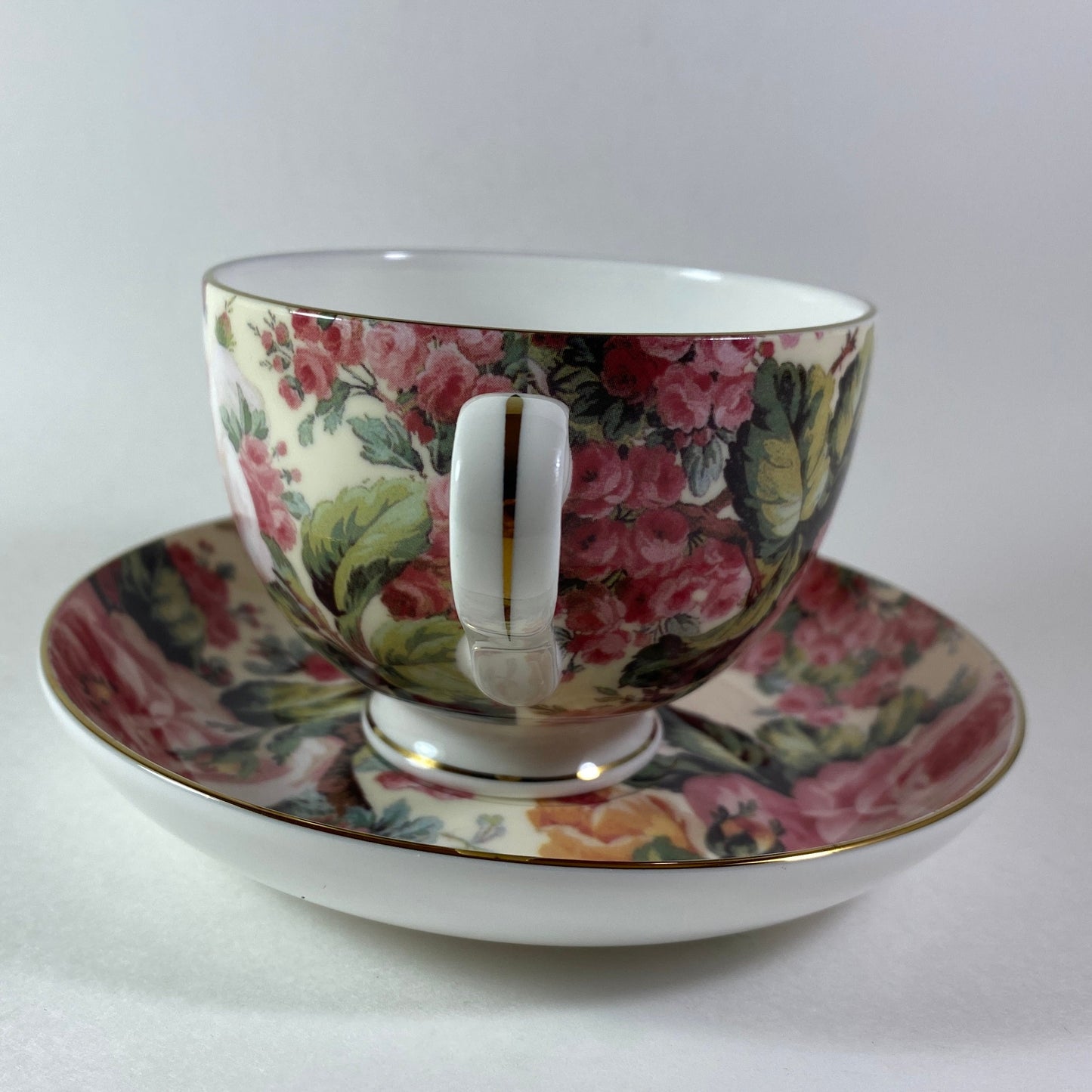 RARE !! Maxwell & Williams Rambling Rose  Teacup and saucer set