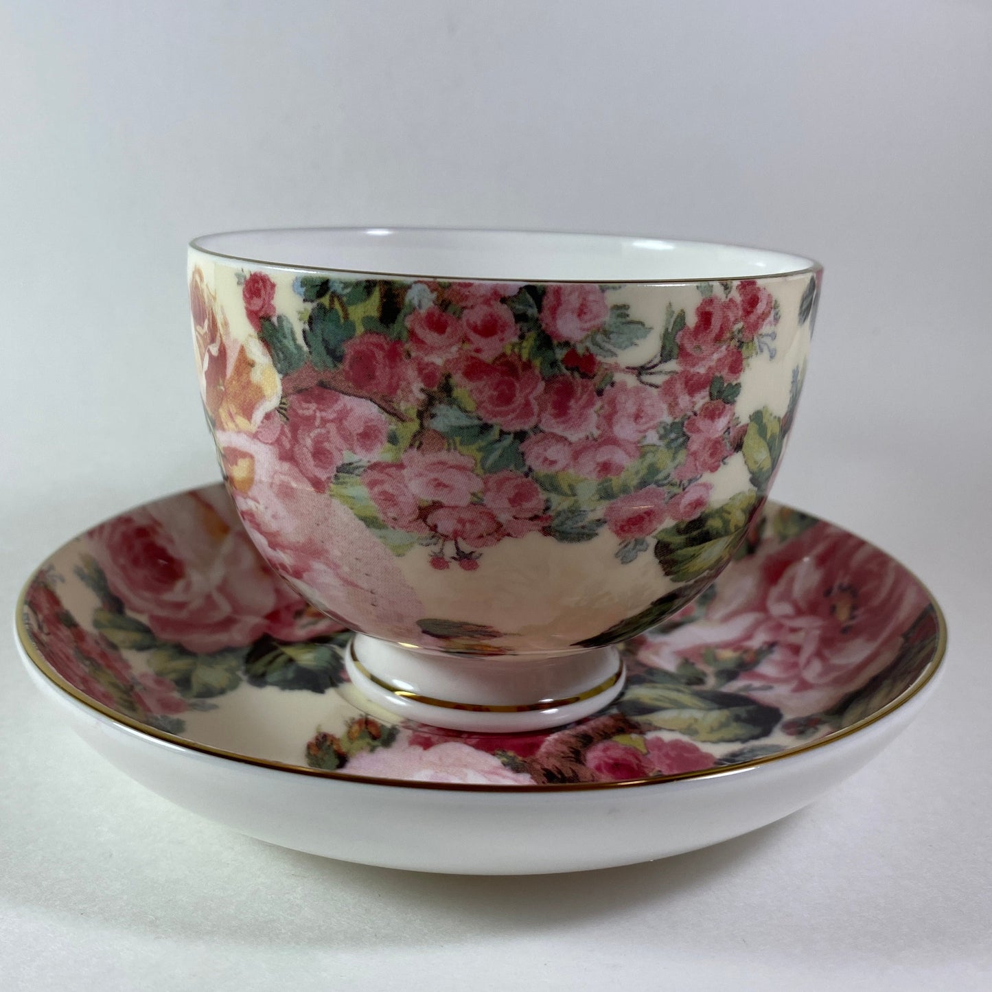 RARE !! Maxwell & Williams Rambling Rose  Teacup and saucer set