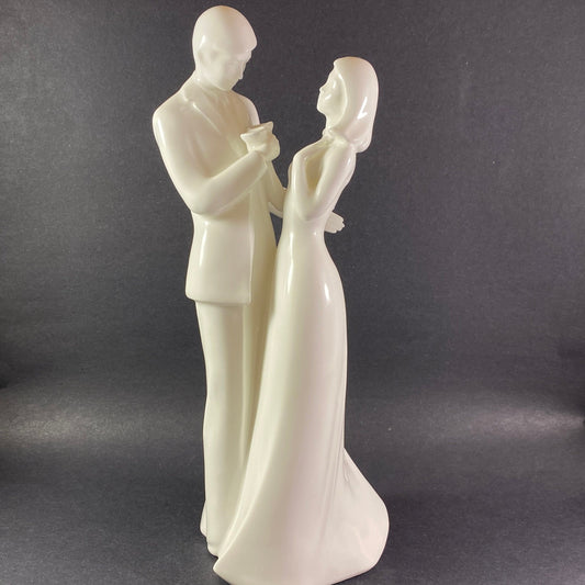 Wedding Gift !! Royal Doulton " Congratulations" figurine, HN 3351 of Wedding Couple