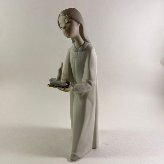 Beautiful Rare Lladro Figurine - 4868 "Girl with Candle in matte finish